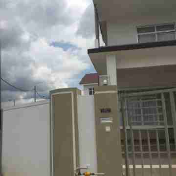 Near Senai International Airport, Park and JB<br>Sun and garden therapy Hotel Exterior