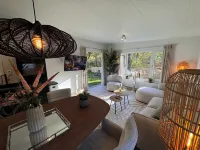 Forest view holiday house with private jacuzzi Hotels in Hoenderloo