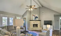 Charming 3-bedroom house with AC, WiFi. Walk to down town historic Boerne Tx