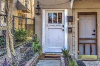Charming, modern, 2nd floor home-away-from-home