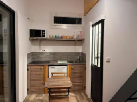 Maisonnette and terrace in the heart of the village to do everything on foot in St Mandrier Hotels in Saint-Mandrier-sur-Mer