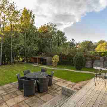 Lambrook Barn - private parking, hot tub & gym Hotel Exterior