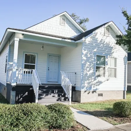 Charming 2-bedroom cottage built with children and pets in mind.