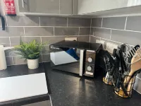 4 Bedroom Flat - Sleeps 5 - Free Parking & Wifi - Warwickshire