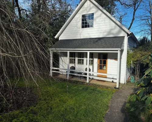 Cottage next to historical home in Lake Oswego Hotels in Lake Oswego
