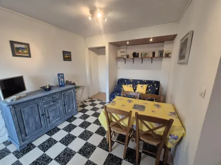 Appart. in village bordering Argeles s/ mer and its beaches near Collioure. Отели в г. Сент-Андре