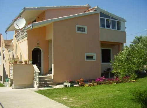 New vacation apartment(s) Fiona ( 4-6/8-12p TOP with barbecue, dogs welcome Hotels in Sukosan