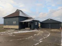 Delightful 2-bedroom house with WiFi, AC between Greentown & Kokomo