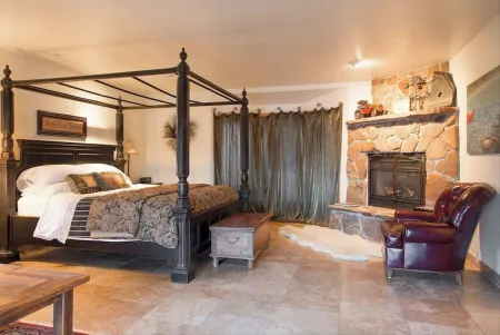 Sedona Creekfront Hideaway ~ a beautiful private home on 2 acres of creek front