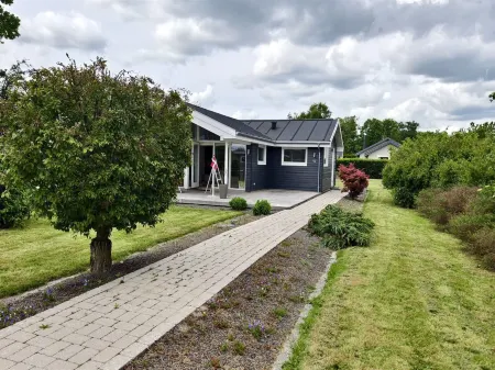 "Siegfried" - 300m to the Fjord Отели в г. Kirke-Hyllinge