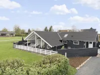 "Hansa" - 900m from the Sea - 4-Star