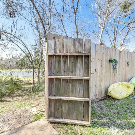 Swim and Unwind Pet-Friendly Home in Spring!