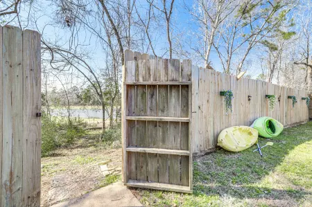 Swim and Unwind Pet-Friendly Home in Spring!