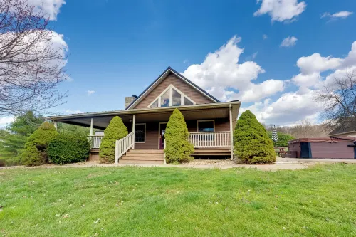 Game Room & On-site Pond: Laurelville Retreat! - 3-Star