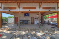 메인 스트리트에서 몇 걸음 떨어진 시크 컴포트!