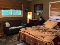 Wilderness Retreat - 12 acres near Munising Hotels in Munising Township