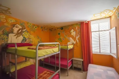 Hostel Los Duendes del Sur Hotels near Finca Las Margaritas Banana Experience