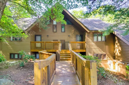 Wintergreen Resort Condo w/ Deck, 0.3 Mi to Slopes - piscine