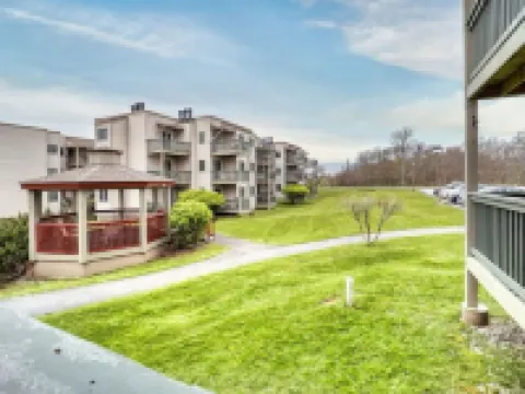 First Floor Studio Resort Access Portable AC Hotels in Beech Mountain