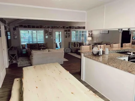 Lake Whitney Blue House Large Group Getaway Sleeps 20 (Lake access)