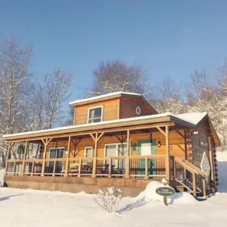 Time to Unwine-Waterfront Cabin w/Hot Tub! Pet Friendly! Blue Ridge Parkway