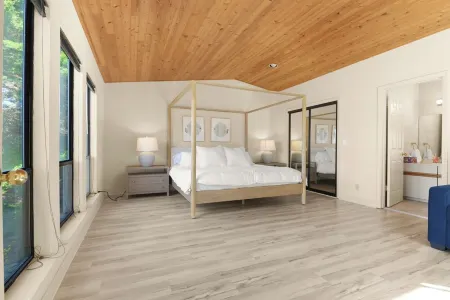 Biggest Backyard in Bodega Bay + Hot Tub