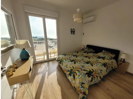 Propriano: Sea view, Waterfront Отели в г. Проприано