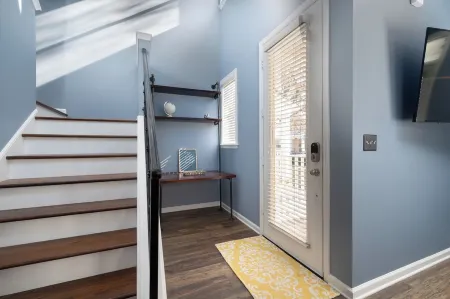 Relax in a Spacious 3 Bedroom + Office- Mud Island/Downtown Отели рядом с достопримечательностью «Memphis Cook Convention Center»