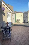 Shelley’s Seaside Stay (Garden / Parking)