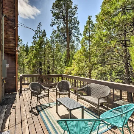Charming Pinecrest Cabin w/ Private Deck