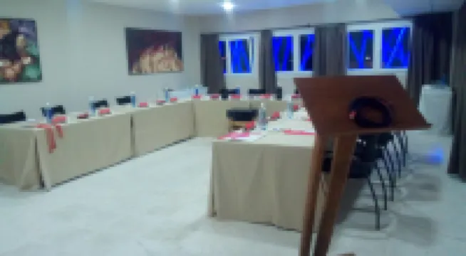 Q 호텔즈의 호텔 타리파 랜세스