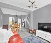 3BR, 2 bath, driveway, garden