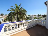 Villa in Empuriabrava with Private Pool & Mooring