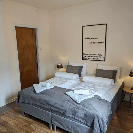 Railside Track Apartment (OJ1-2)