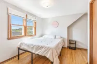4 bedroom HOUSE – 5 Minutes to MOA & AIRPORT