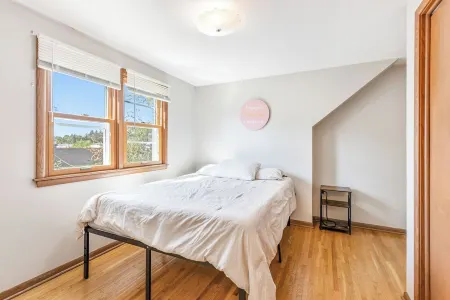 4 bedroom HOUSE – 5 Minutes to MOA & AIRPORT