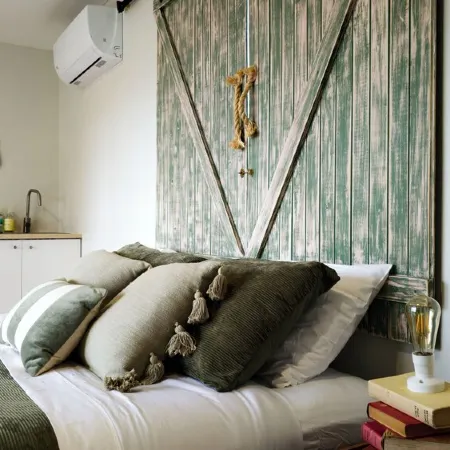 Wake with the Kangaroos: Sunrise Cabin Escape in Mudgee