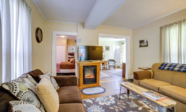 Fire Pit, BBQ & Yard: Family Home in Adrian