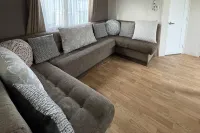 Caravan - Sleeps 10 - Pet Friendly - Parking