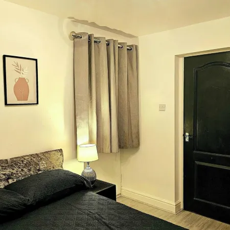 Charming 1 Bedroom Apartment in Bridgend