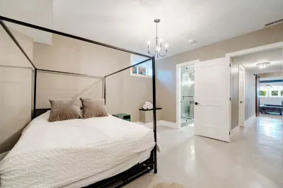 Unique Industrial designer studio Hotels near Aurora Arboretum