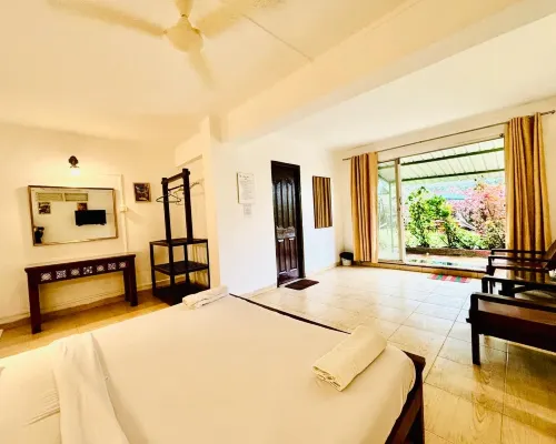 Honeywood Holiday Homes Hotels in Avakali