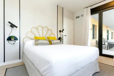 Apartment adapted for disabled with terrace and pool. Arruzafa IV Hotels in El Brillante