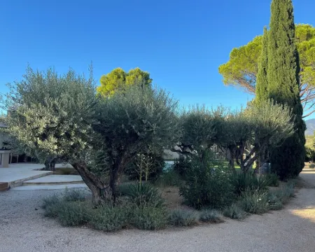 Fantastic private villa with heated saltwater pool in Provence Hôtels à : Modène