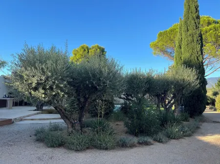 Fantastic private villa with heated saltwater pool in Provence