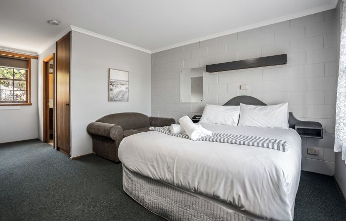 Bridport Bay Inn