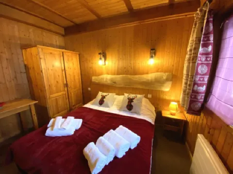 Chalet in La Bresse with Mountain Views 福隆尼快車附近的飯店