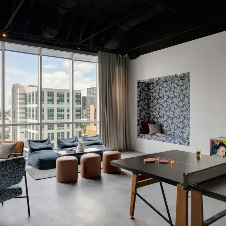 Moxy Charlotte Downtown Отели рядом с достопримечательностью «Бульвар Независимости»