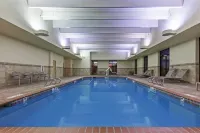 Holiday Inn SPRINGDALE/FAYETTEVILLE AREA by IHG - Swimmingpools