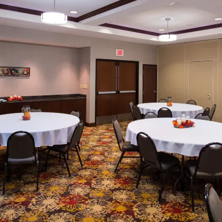 Holiday Inn Express & Suites PITTSBURG by IHG